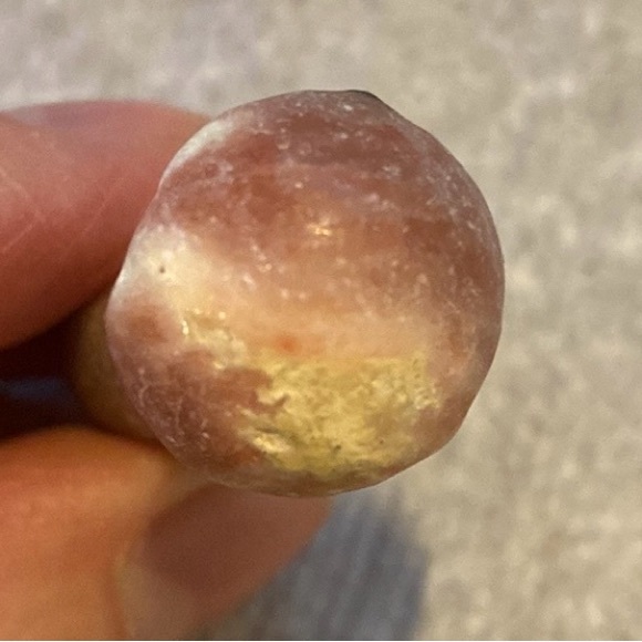 4 piece stone mushroom carvings, 2 large black & white, 2 smaller tan & white. - Picture 5 of 16